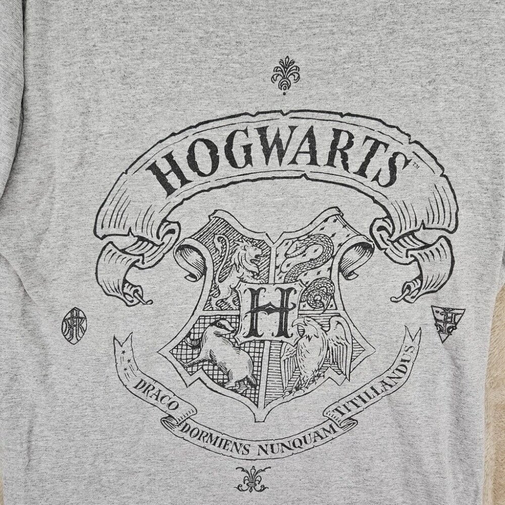 Harry Potter London Platform 9 3/4 Hogwarts Womens Top Size M Gray Short Sleeve - Picture 2 of 9